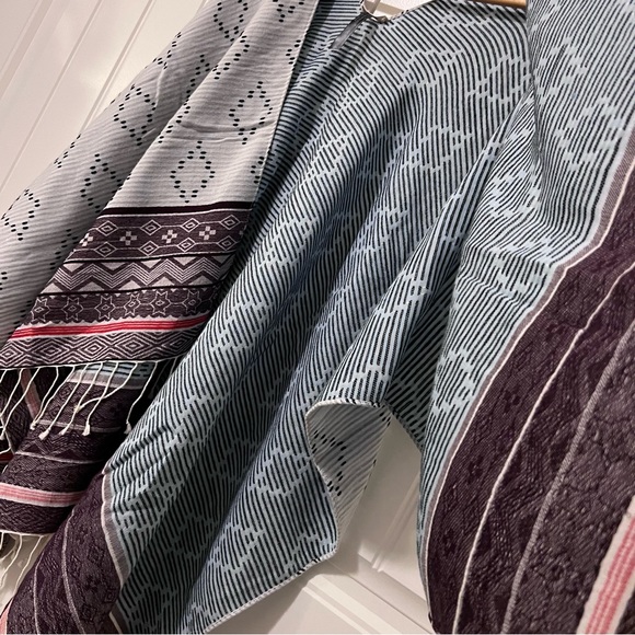 Shawl / Kimono - Picture 2 of 3